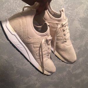 NEW BALANCE 247 MENS (Size 8.5)